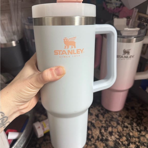 OG cloud Stanley 40oz - Picture 3 of 4